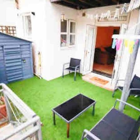 Lovely Two Bedroom Apartment, With Private Garden! トーキー エクステリア 写真