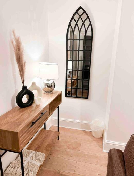 Lovely Two Bedroom Apartment, With Private Garden! トーキー エクステリア 写真